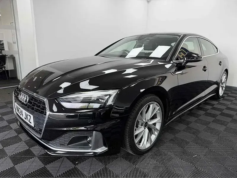 Begagnad Audi A5 Sport 2024 Svart Halvkombi