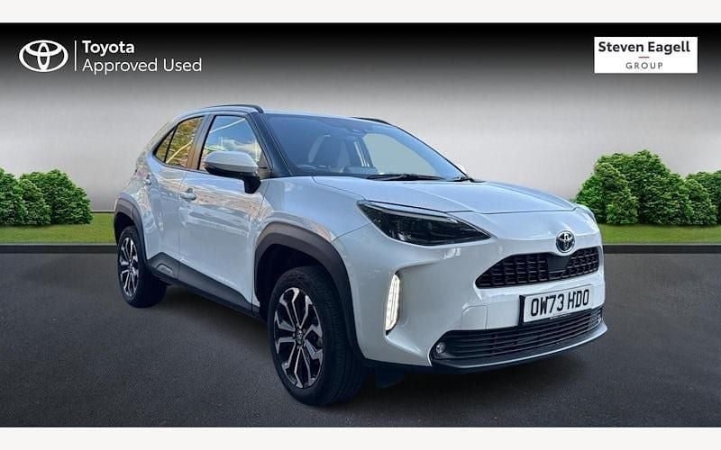 Used 2025 Toyota Yaris Hybrid Design Estate | £22,086 (Good price) - Image 1/4