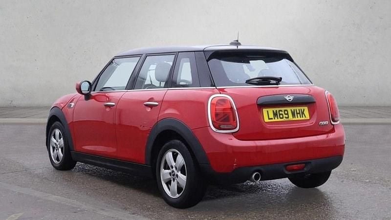 Used Mini Cooper Classic 136 HP (100 kW) 2019 Red Hatchback