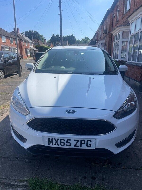 White Used 2015 Ford Focus Zetec Hatchback | £3,550 (Good price) - Image 1/4