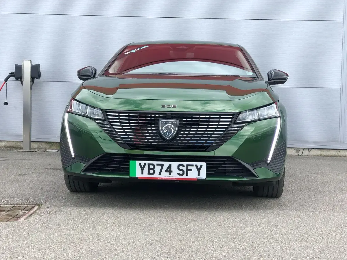 Used Peugeot e-308 Allure 114 kW (156 HP) 2024 Green Hatchback