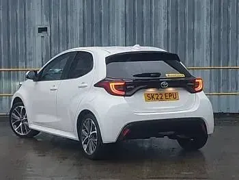 Used Toyota Yaris 116 HP (85 kW) 2022 White Hatchback