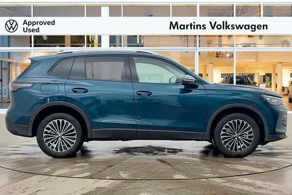 Begagnad VW Tiguan Match 204 HK (150 kW) 2025 Blå SUV