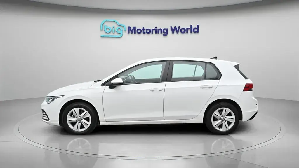 Używany VW Golf VIII S 130 KM (95 kW) 2023 Biały Hatchback