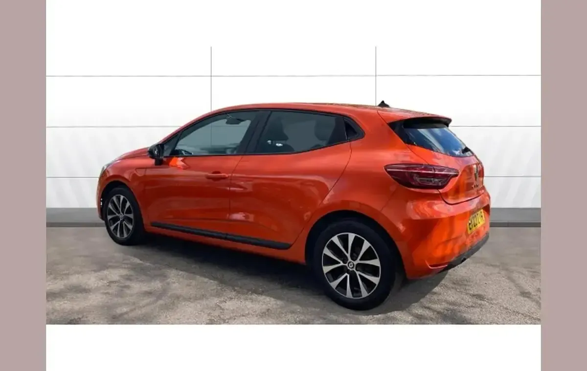 Used Renault Clio V Evolution 88 HP (64 kW) 2023 Orange Hatchback