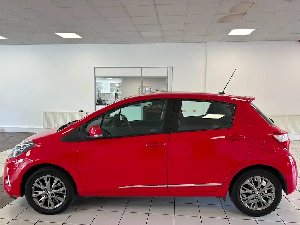 Used Toyota Yaris 2017 Red Hatchback
