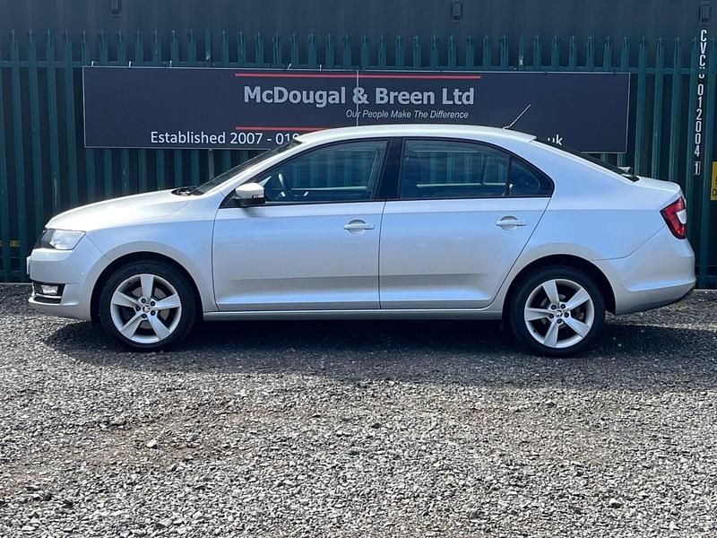 Usado Skoda Rapid SE L 110 HP (80 kW) 2017 Prateado Citadino