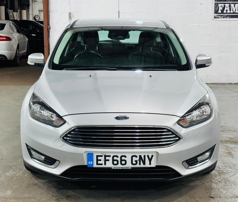 Used Ford Focus Titanium 120 HP (88 kW) 2016 Silver Hatchback