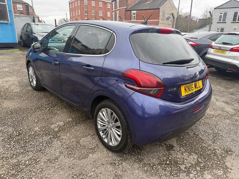 Used Peugeot 208 Allure 110 HP (80 kW) 2016 Blue Hatchback