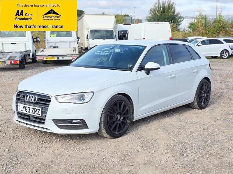 Used Audi A3 Sportback Sport 122 HP (89 kW) 2014 White Hatchback