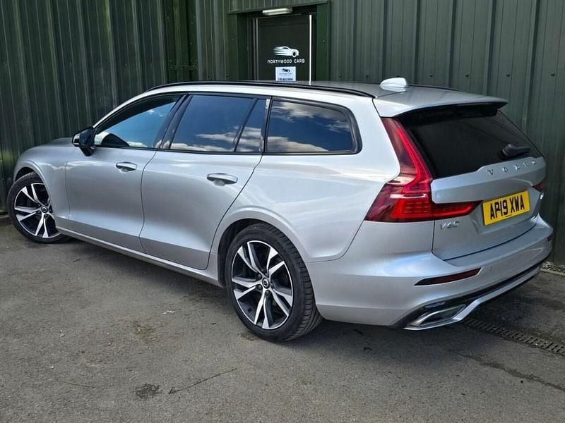 Used Volvo V60 R-Design 150 HP (110 kW) 2019 Silver Estate