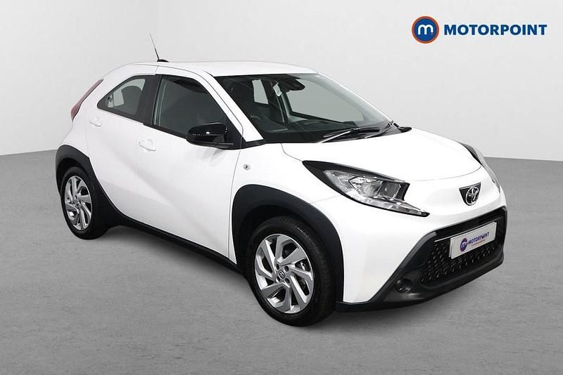 Used Toyota Aygo X PURE 72 HP (52 kW) 2023 White SUV