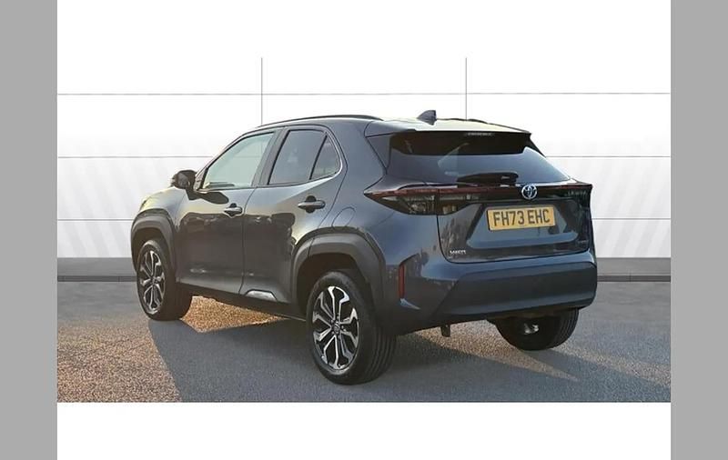 Used Toyota Yaris Cross Design 113 HP (83 kW) 2024 Grey SUV