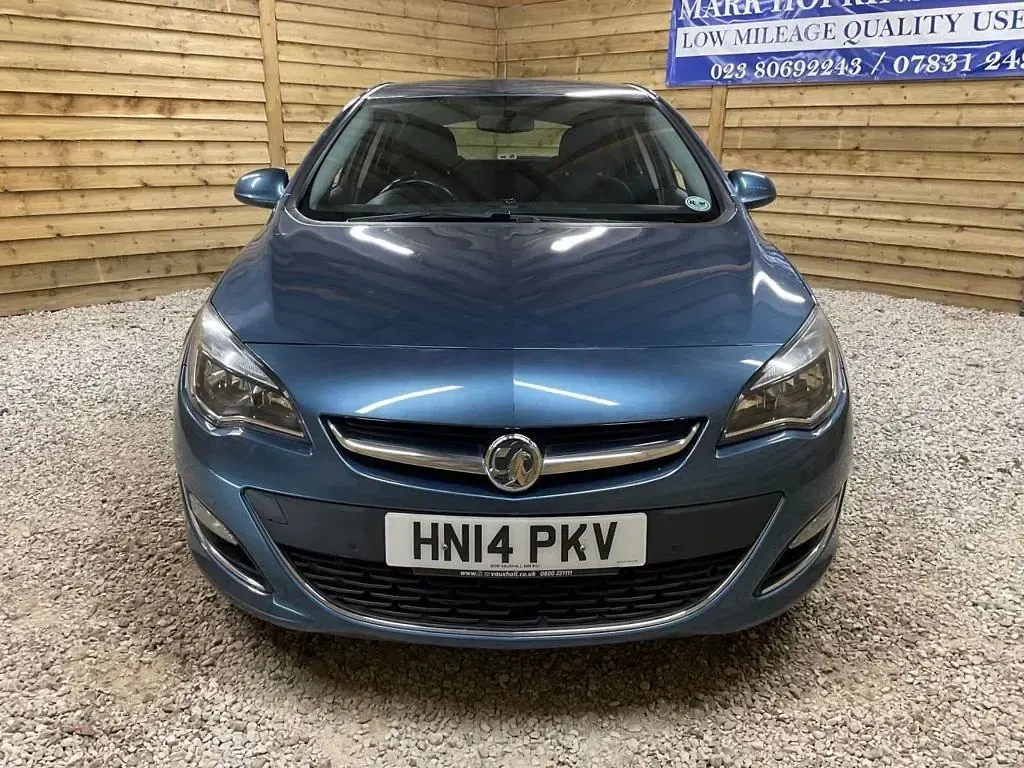 Used Vauxhall Astra SRi 115 HP (84 kW) 2014 Blue Hatchback