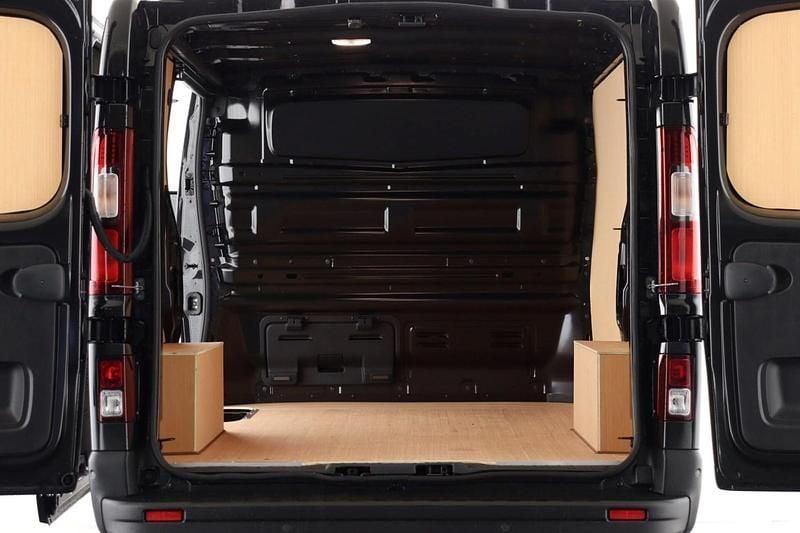 New Renault Trafic 2025 Grey MPV