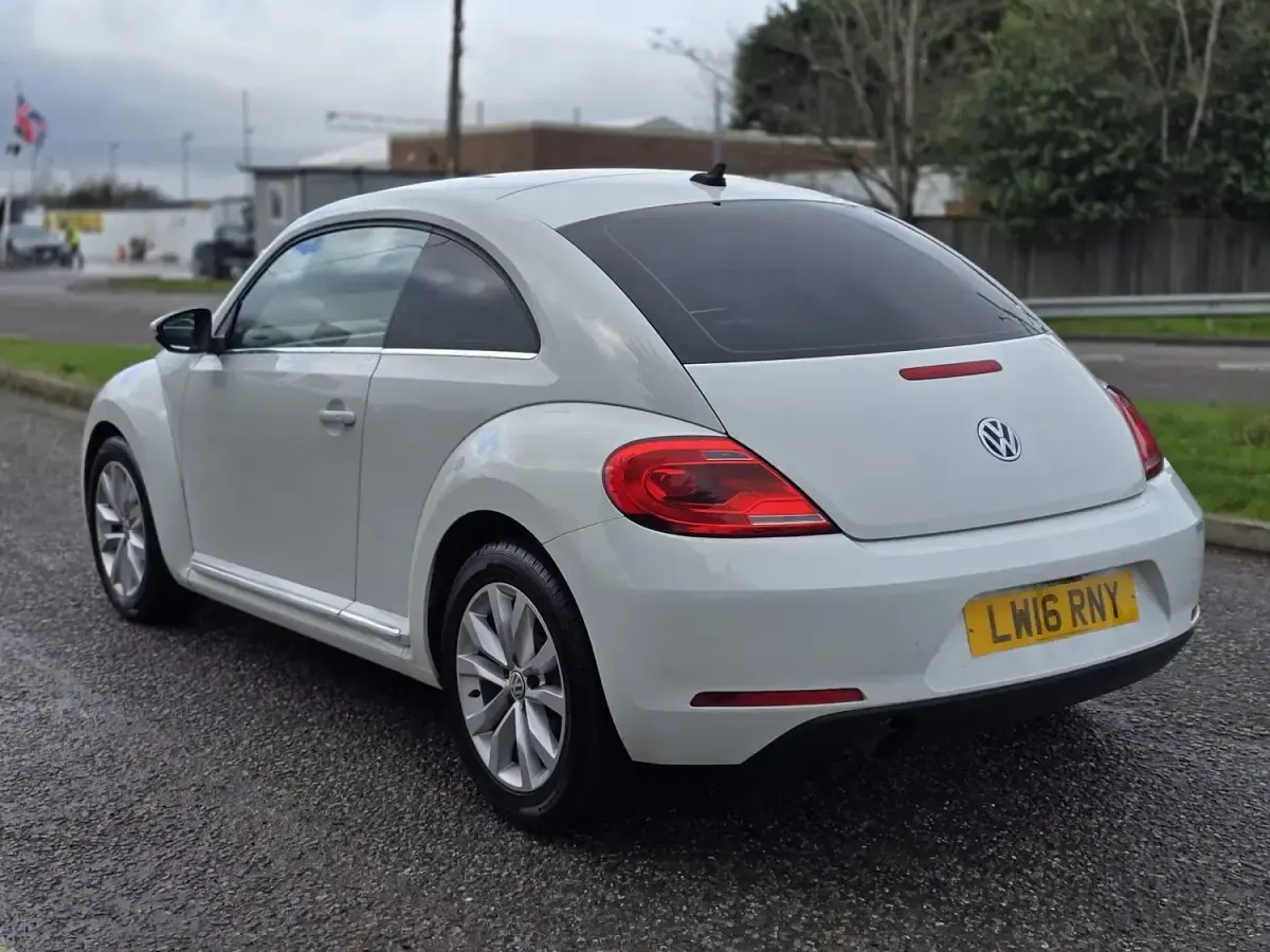 Used VW Beetle Design 105 HP (77 kW) 2016 White Hatchback