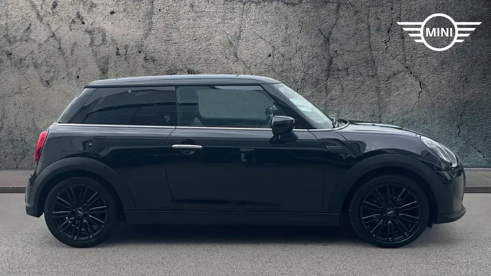 Usado Mini Cooper Exclusive 134 HP (98 kW) 2023 Preto Citadino
