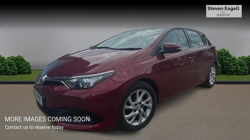 Used Toyota Auris Business Edition 2017 Red Hatchback