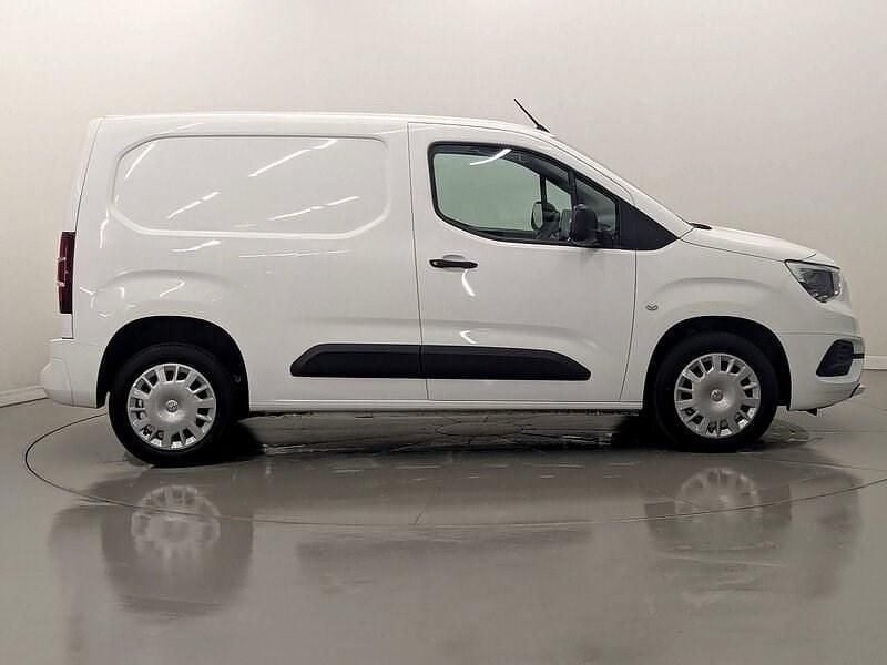Used Vauxhall Combo Sportive 101 HP (74 kW) 2020 White MPV