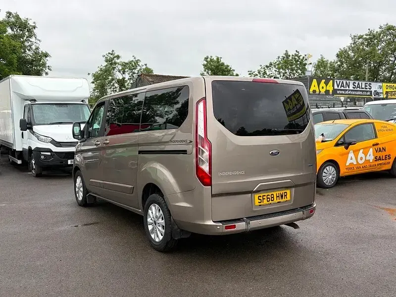Used Ford Transit Custom Titanium 130 HP (95 kW) 2019 Silver Van