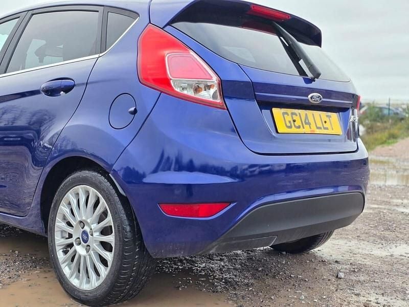 Used Ford Fiesta Titanium 105 HP (77 kW) 2014 Blue Hatchback