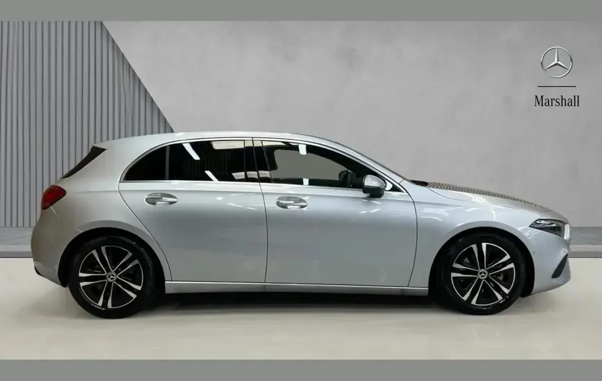 Używany Mercedes A200 Executive 161 KM (118 kW) 2025 Srebrny Hatchback