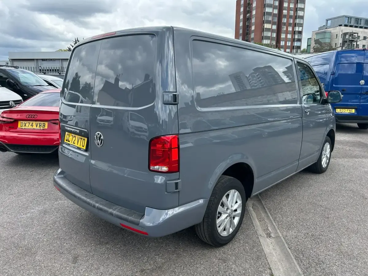 Usado VW Transporter Highline 2022 Cinzento Van
