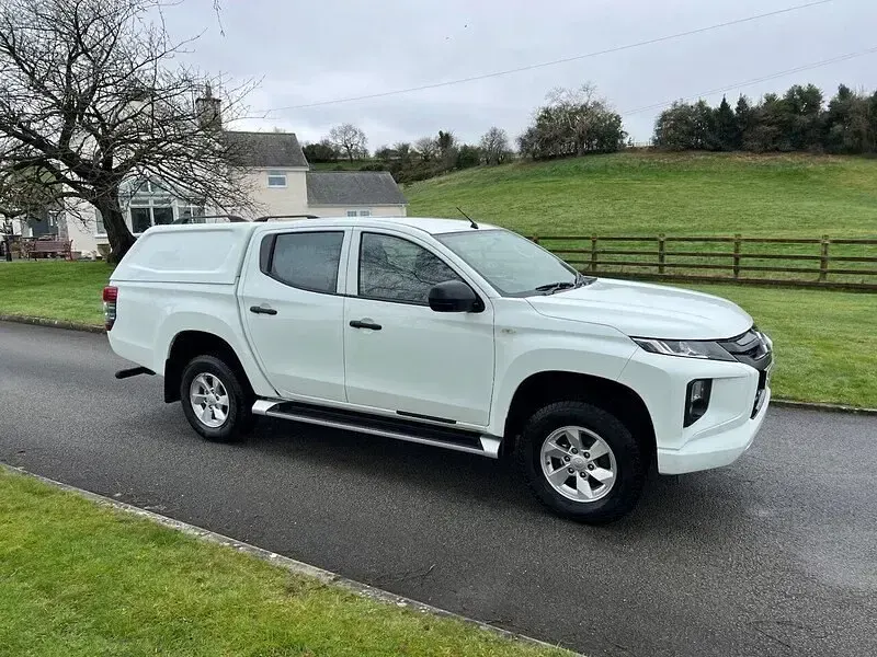 Begagnad Mitsubishi L200 150 HK (110 kW) 2020 Vit Pickup