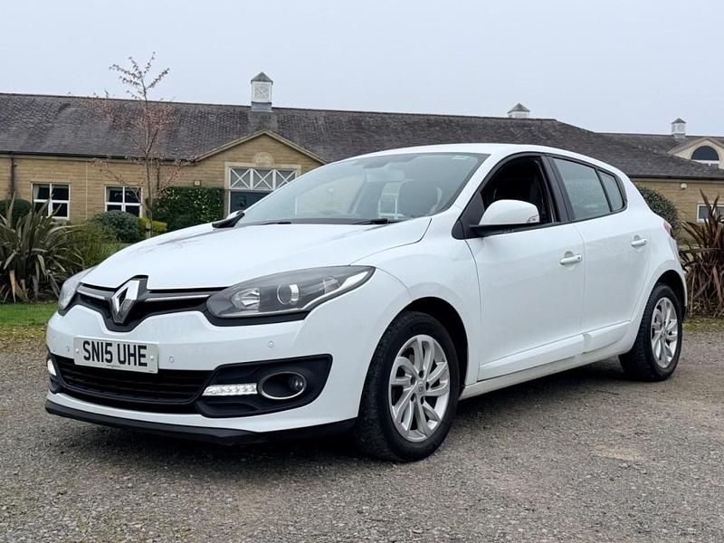 Used Renault Mégane III Dynamique 110 HP (80 kW) 2015 White Hatchback