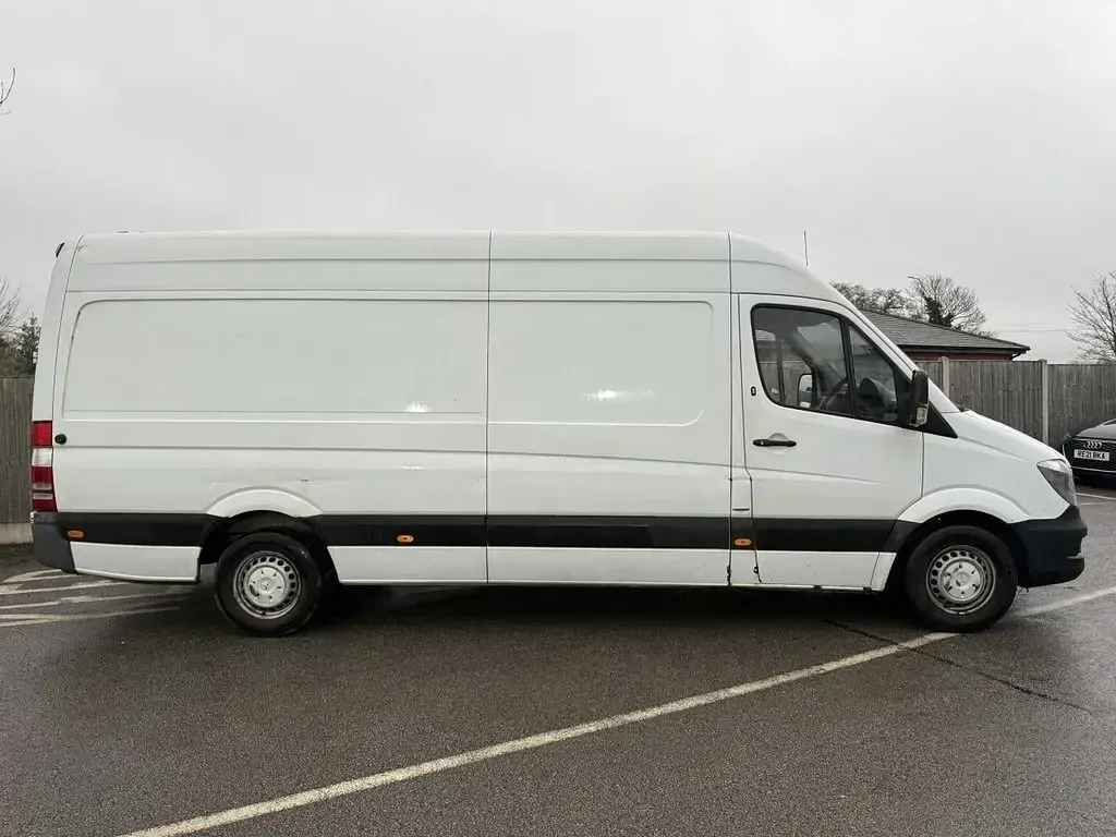 Używany Mercedes Sprinter 140 KM (102 kW) 2017 Biały Van