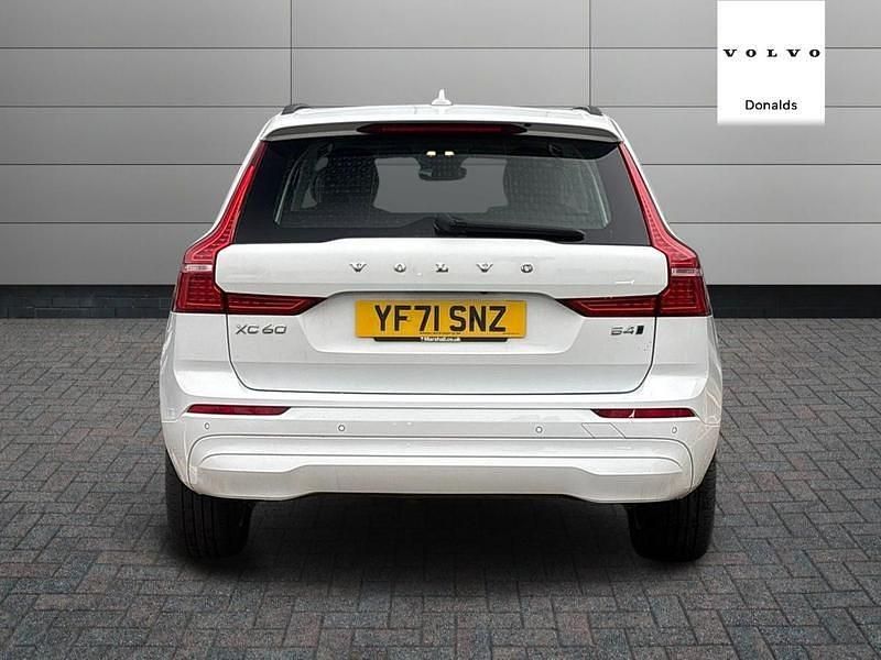 Used Volvo XC60 Momentum 194 HP (142 kW) 2021 White SUV