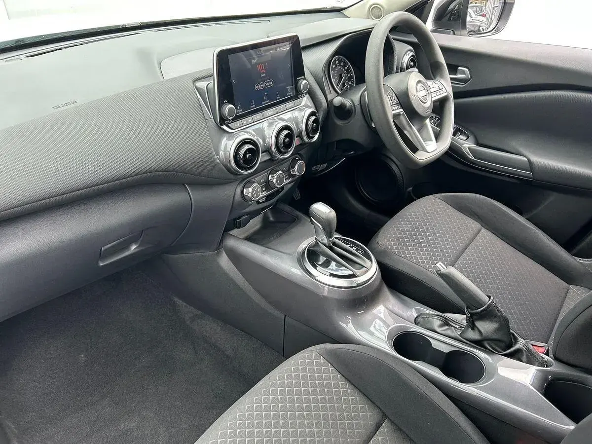 Used Nissan Juke Acenta 117 HP (86 kW) 2023 White SUV