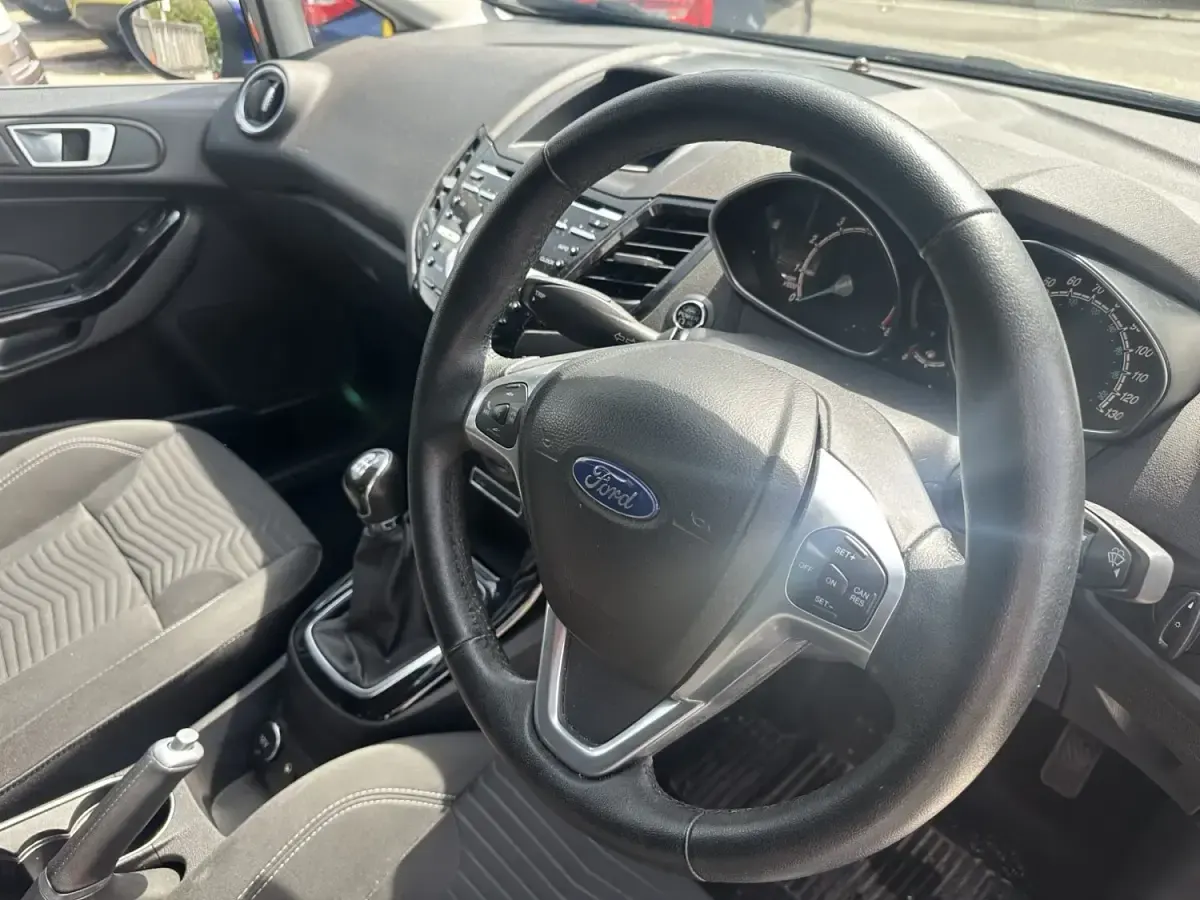 Usado Ford Fiesta Titanium 2014 Azul Utilitario