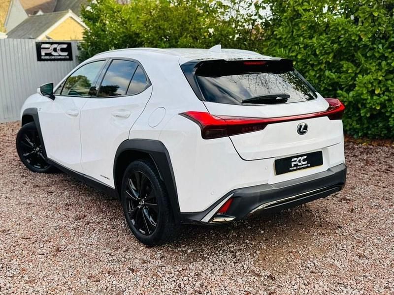 Used Lexus UX E-FOUR 184 HP (135 kW) 2019 White SUV