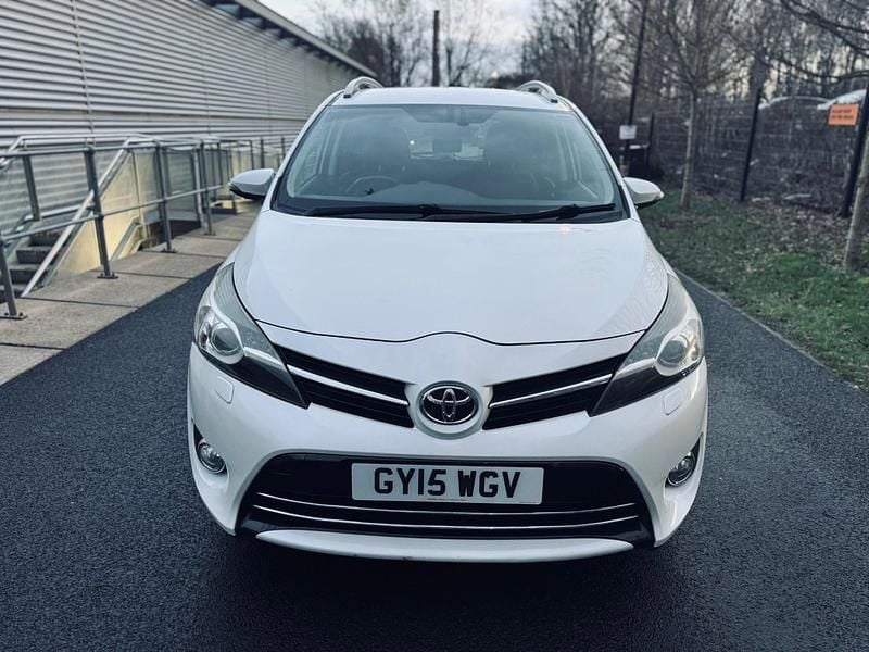 White Used 2015 Toyota Verso MPV | £5,250 (Good price) - Image 1/4