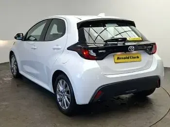 Used Toyota Yaris 116 HP (85 kW) 2023 White Hatchback