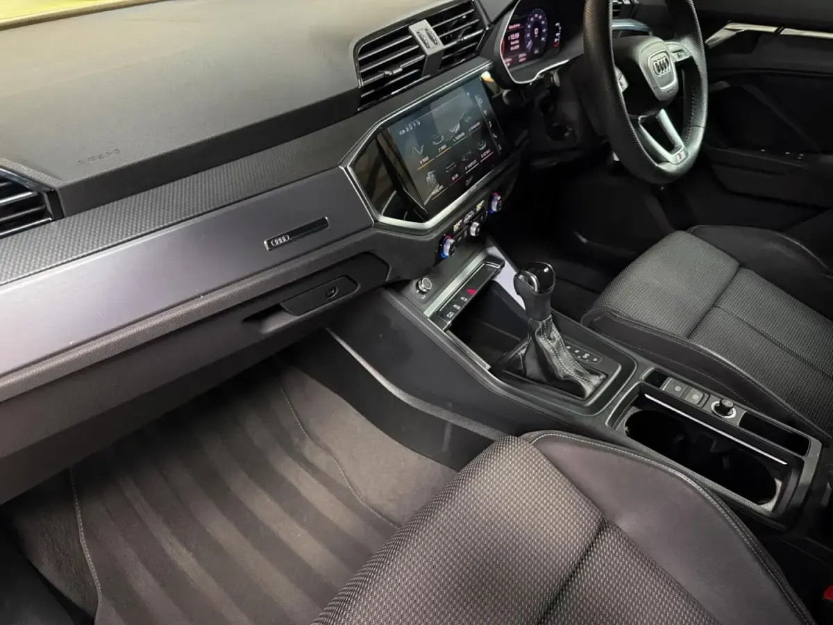 Begagnad Audi Q3 S-Line 150 HK (110 kW) 2019 Grå SUV
