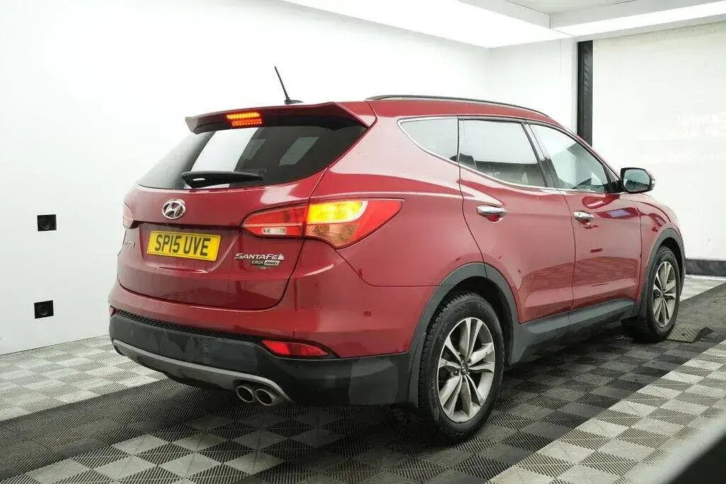 Used Hyundai Santa Fe Premium 194 HP (142 kW) 2015 Red SUV