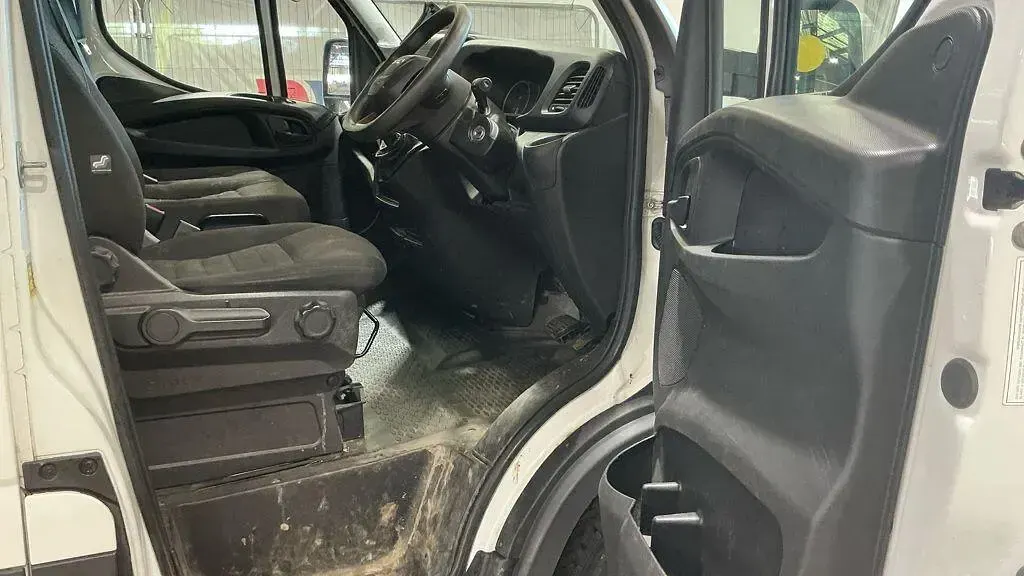 Used Iveco Daily 136 HP (100 kW) 2022 White Van
