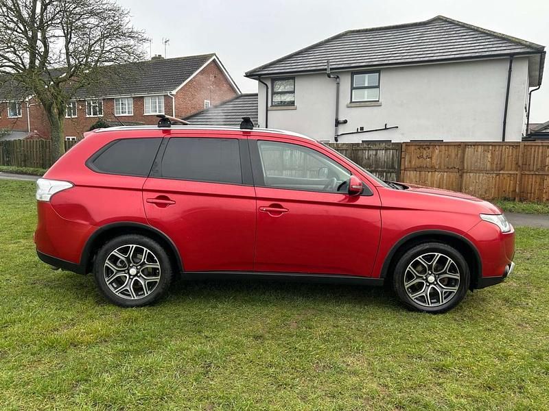 Used Mitsubishi Outlander 150 HP (110 kW) 2015 Red SUV