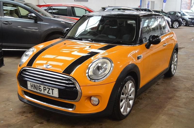 Used Mini Cooper Hatch 136 HP (100 kW) 2016 Orange Hatchback