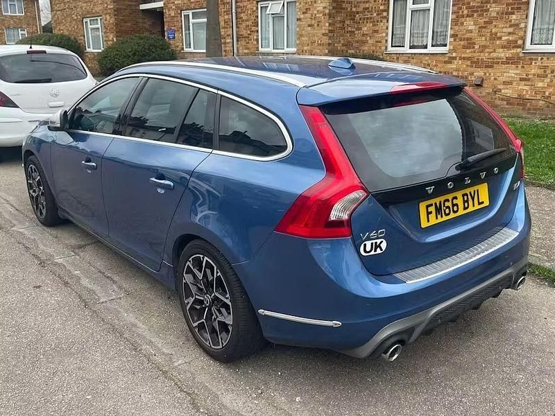Used Volvo V60 R-Design 190 HP (139 kW) 2016 Blue Estate