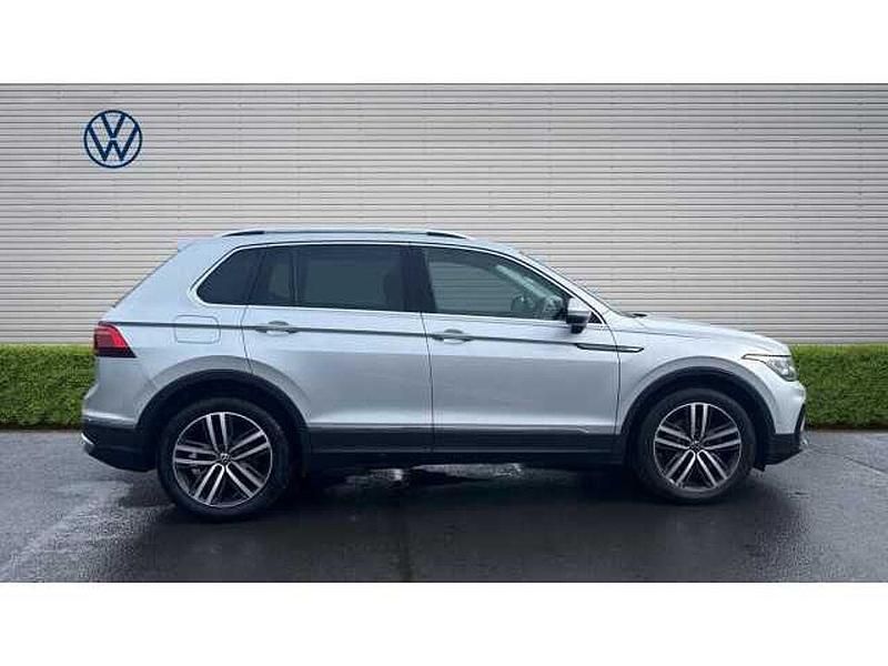 Używany VW Tiguan Elegance 150 KM (110 kW) 2021 Srebrny SUV