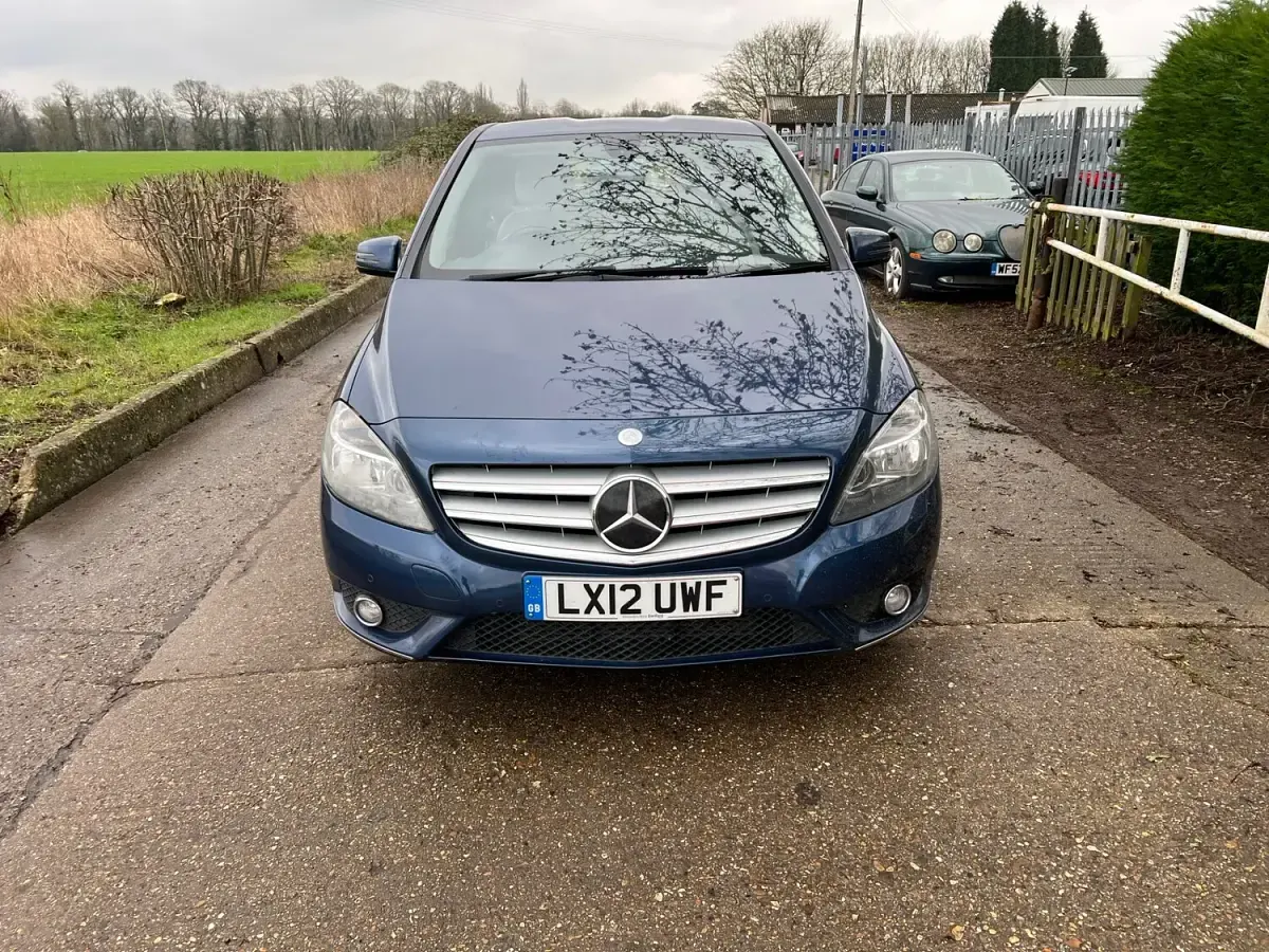 Used Mercedes B180 SE 122 HP (89 kW) 2012 Blue Hatchback