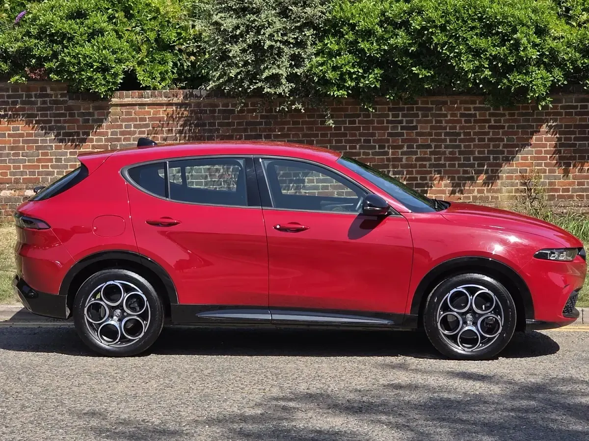 Used Alfa Romeo Tonale Sprint 160 HP (117 kW) 2024 Red SUV