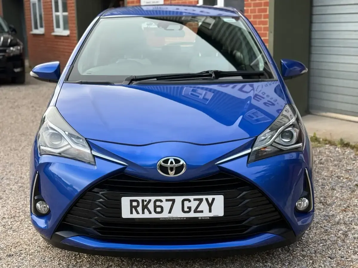Usado Toyota Yaris 111 HP (81 kW) 2017 Azul Citadino