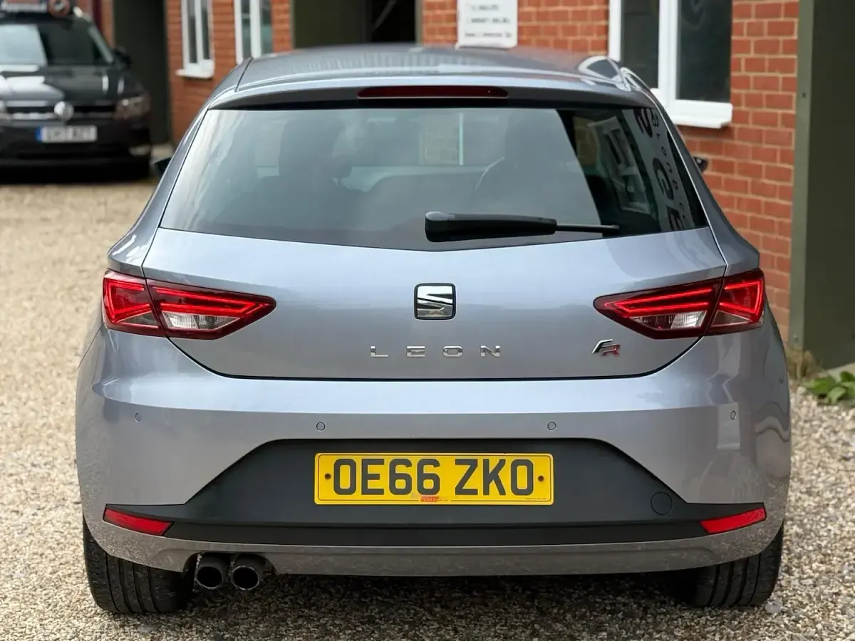 Used Seat Leon FR 125 HP (91 kW) 2017 Silver Hatchback