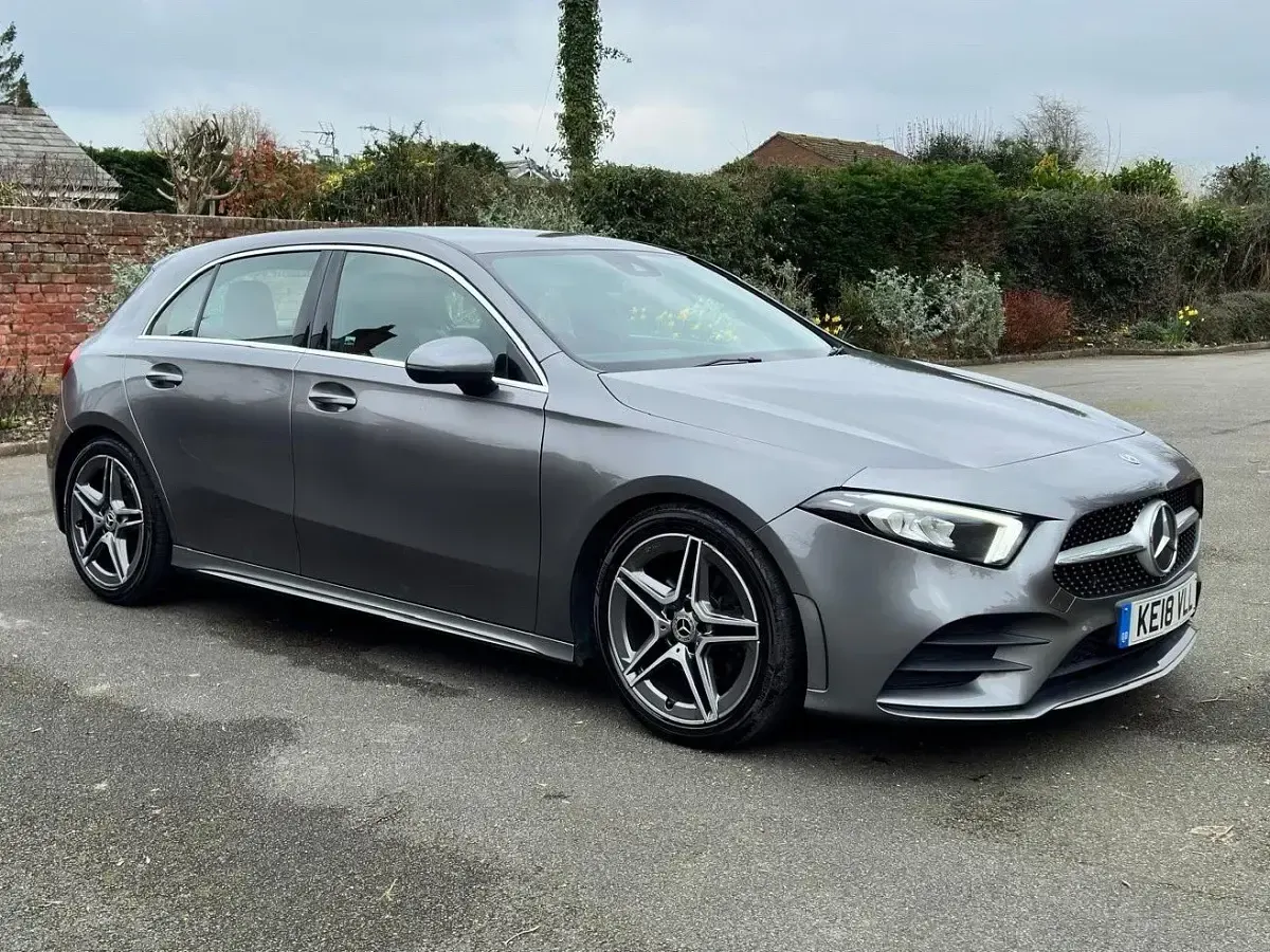 Usado Mercedes A200 AMG line 2018 Cinzento Citadino