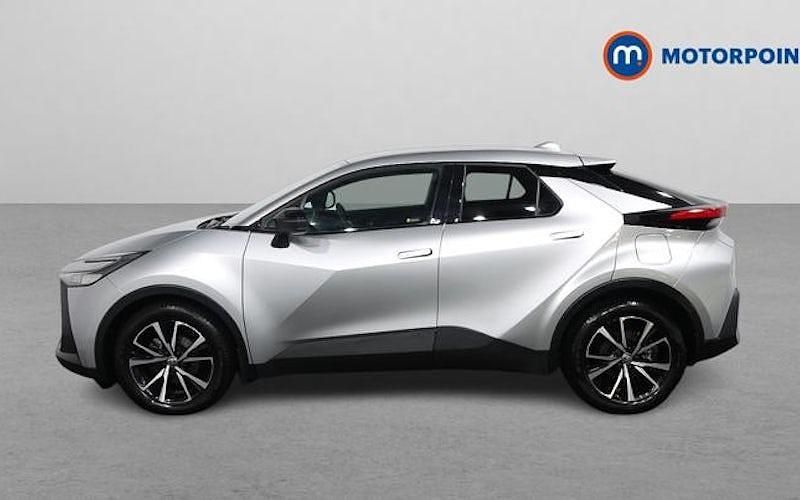 Used Toyota C-HR Design 140 HP (102 kW) 2026 SUV