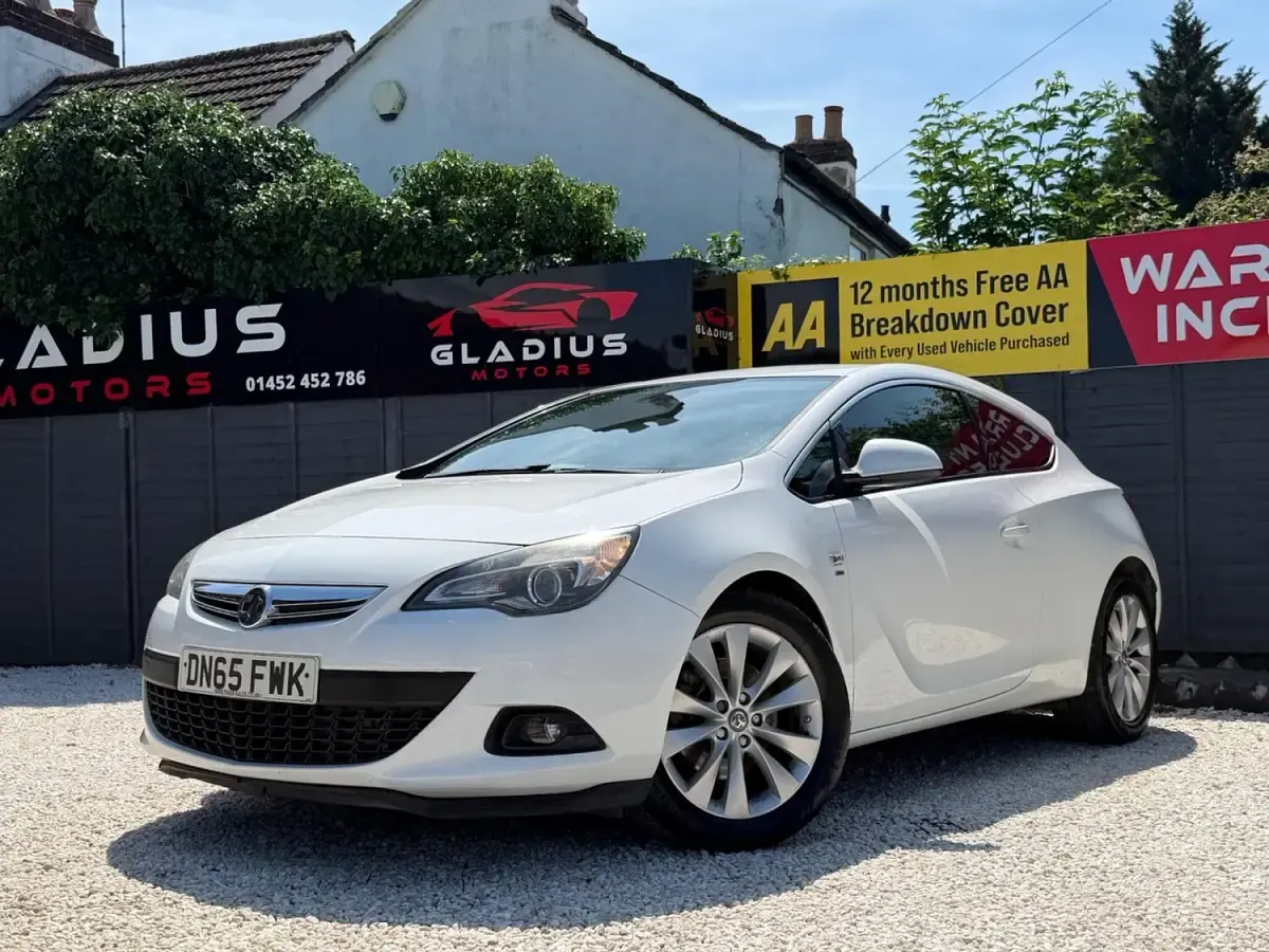 Used Vauxhall Astra GTC SRi 2016 White Hatchback